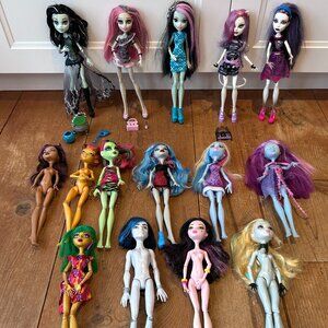 Monster High doll lot, 15 dolls, Kiyomi, Catrine, Rochelle, Frankie, InvisiBilly
